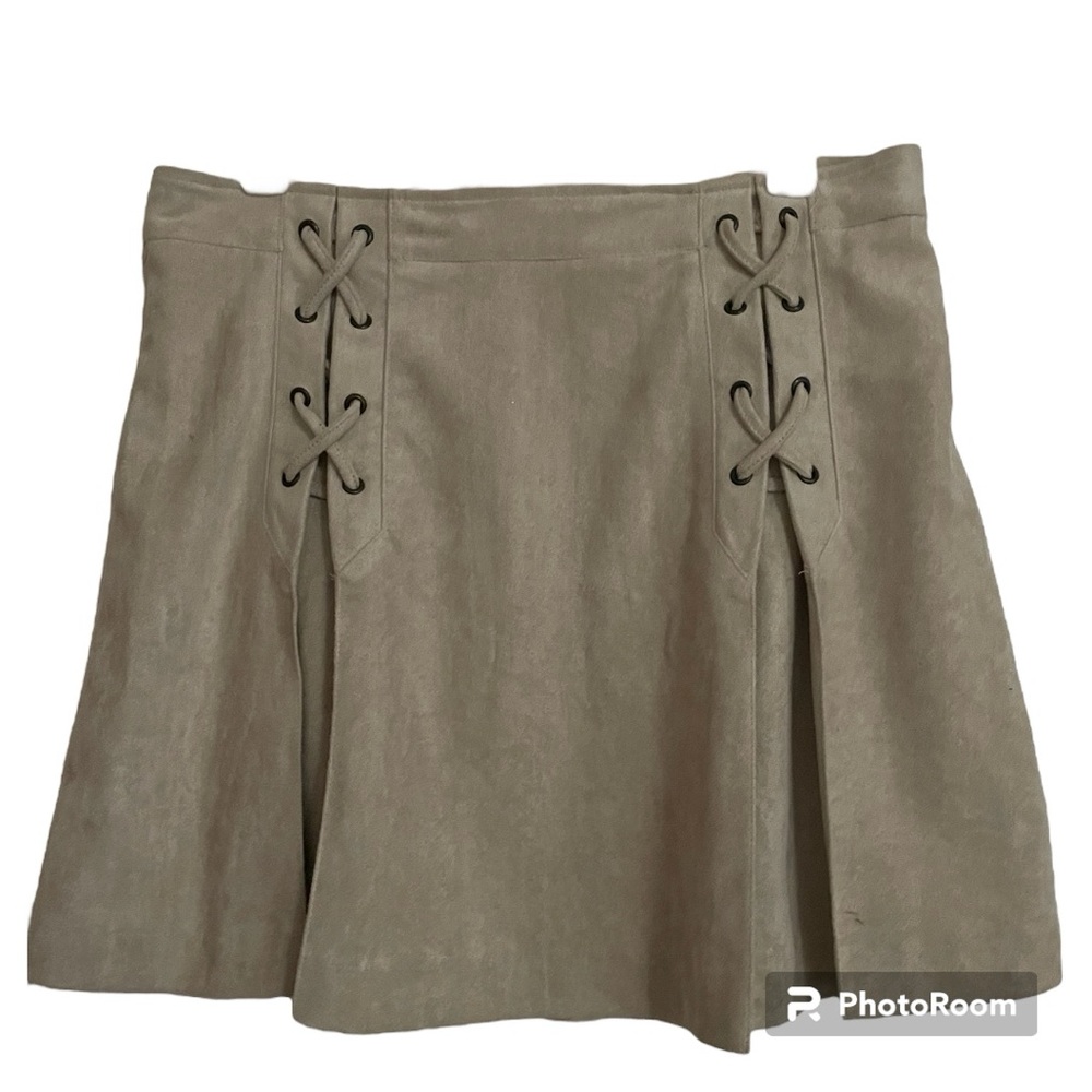 3/$18 She + Sky Mini Skirt Womens Large Pleats Beige Tan crisscross pleated